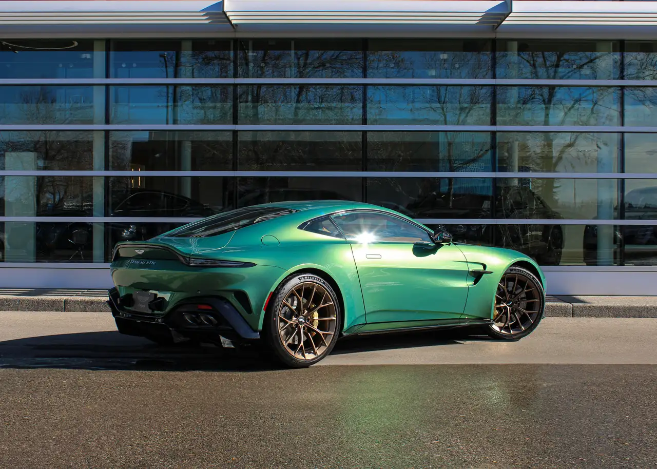 Aston Martin Vantage снимка Aston Martin Vantage