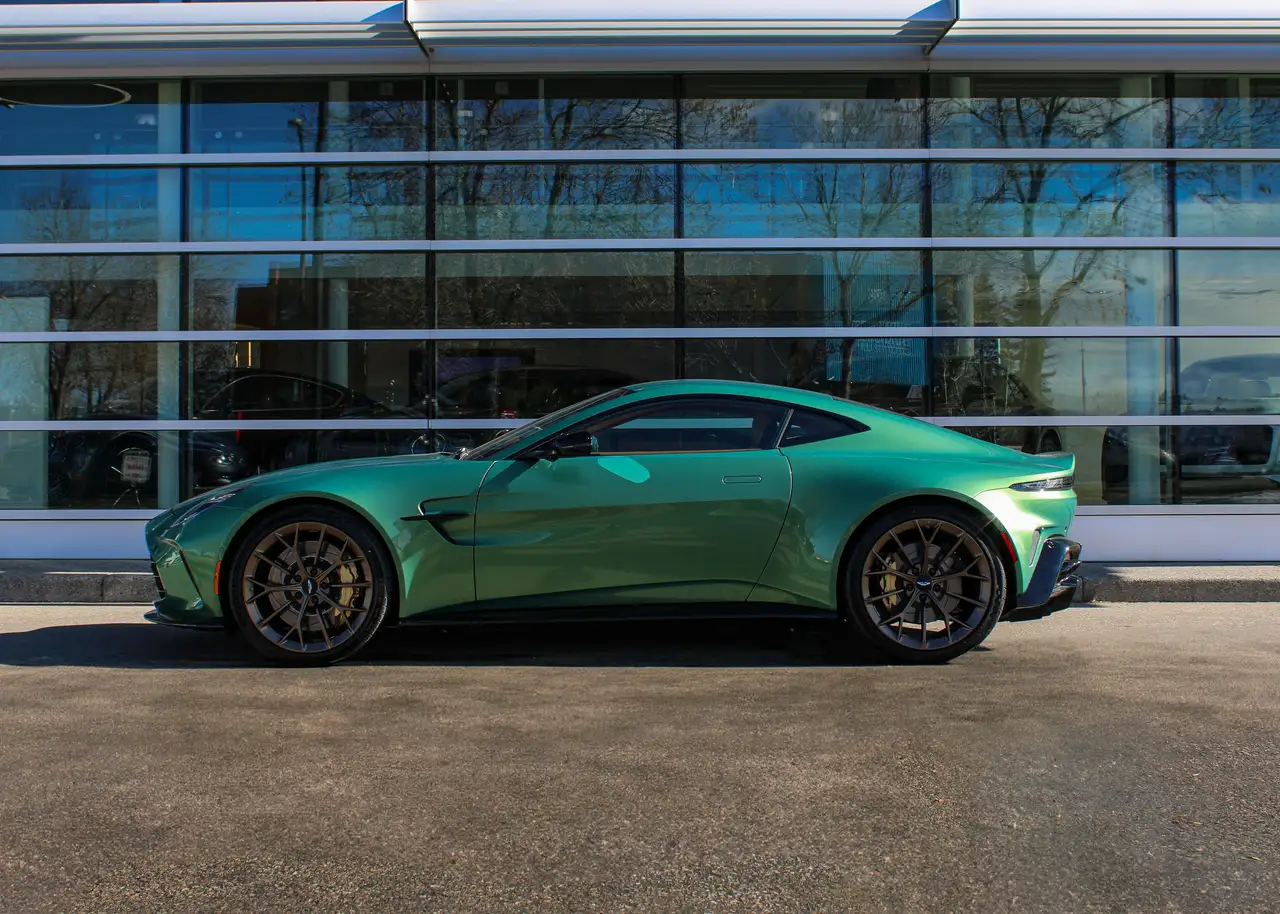 Aston Martin Vantage снимка Aston Martin Vantage