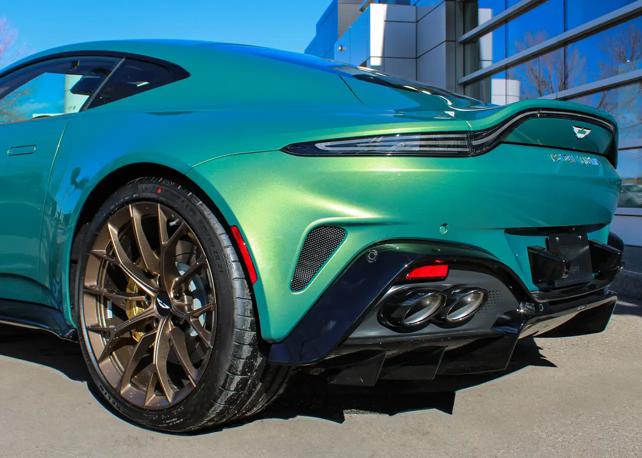 Aston Martin Vantage снимка Aston Martin Vantage