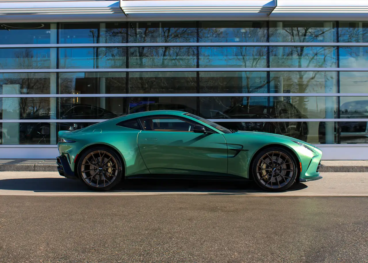 Aston Martin Vantage снимка Aston Martin Vantage