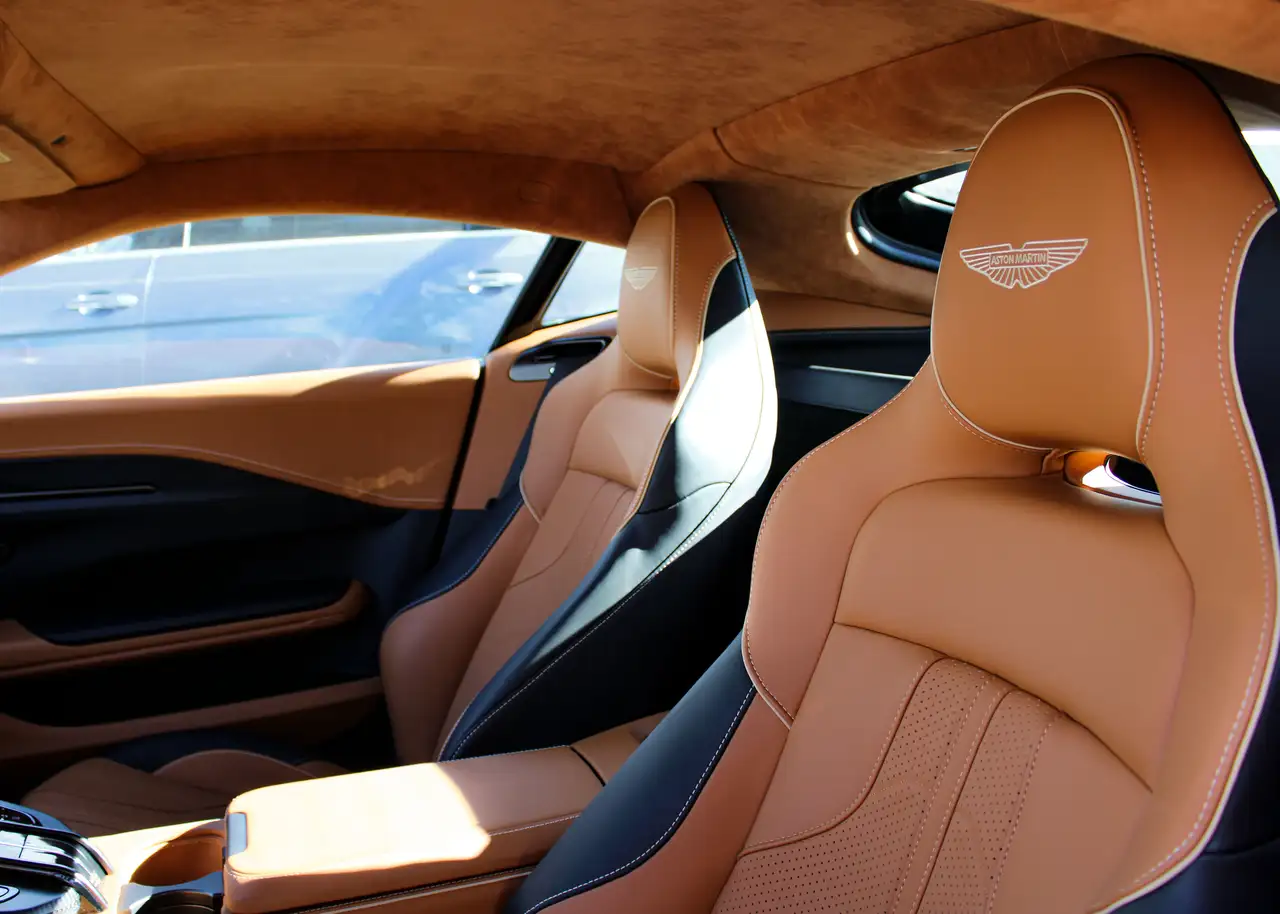 Aston Martin Vantage снимка Aston Martin Vantage