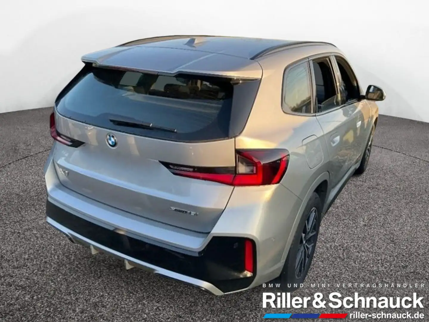 BMW X1 18i sDrive M Sport LED+NAVI+KAM+SHZG Silber - 2