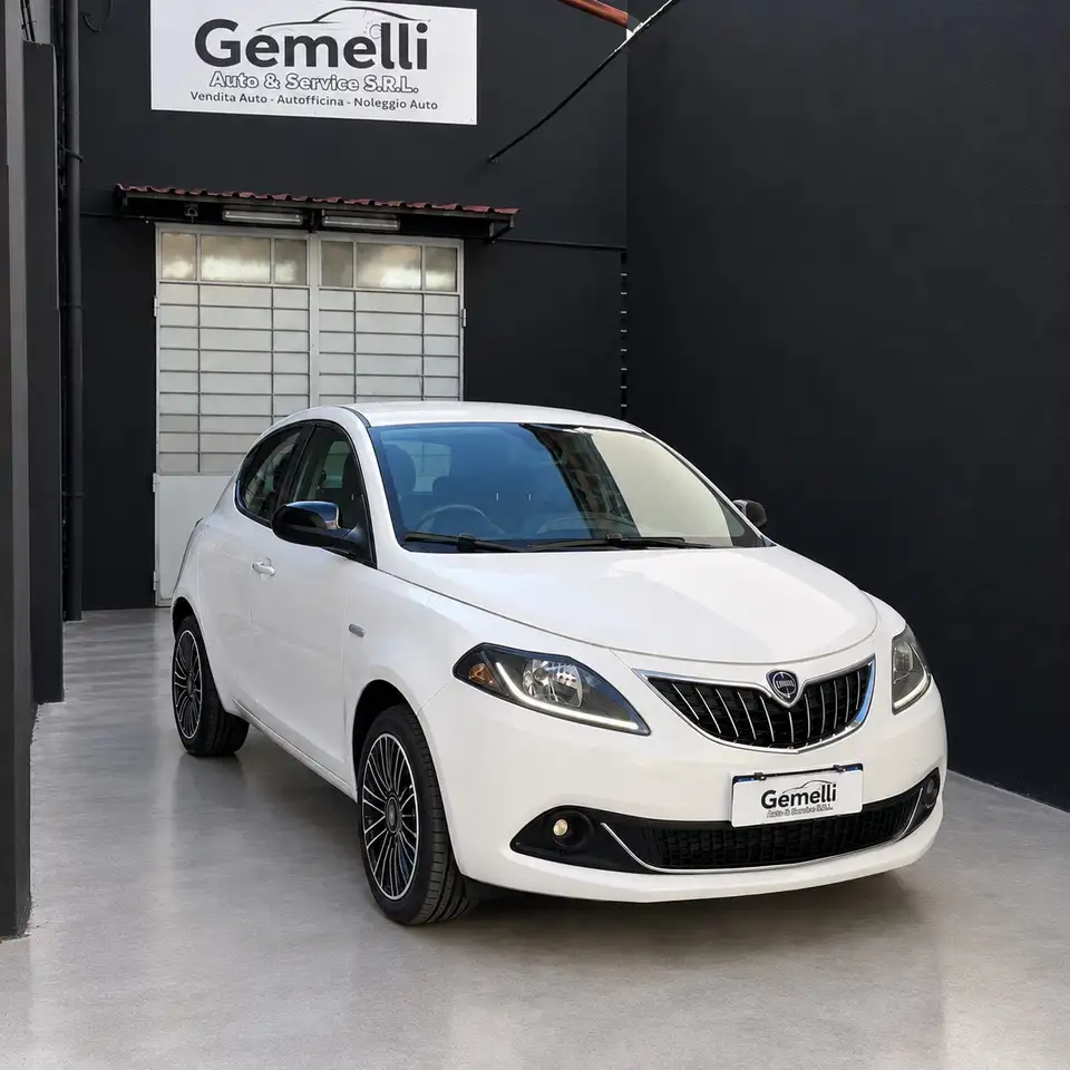 Lancia Ypsilon
