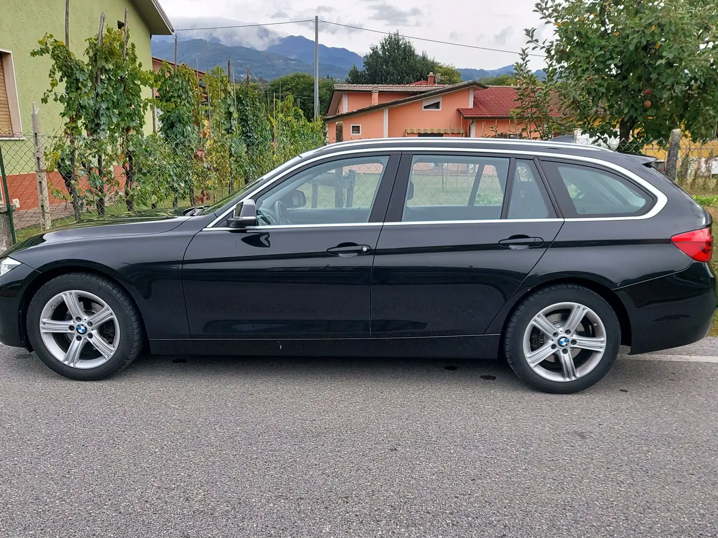BMW 316 Serie 3F31 2015 Touring316dBusiness Advantage auto Noir - 1