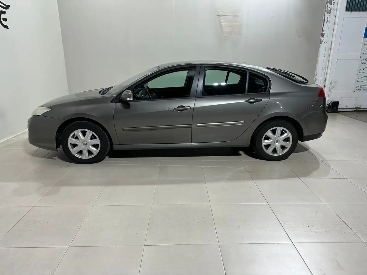 Renault Laguna 1.5dCi Expression Gris - 2