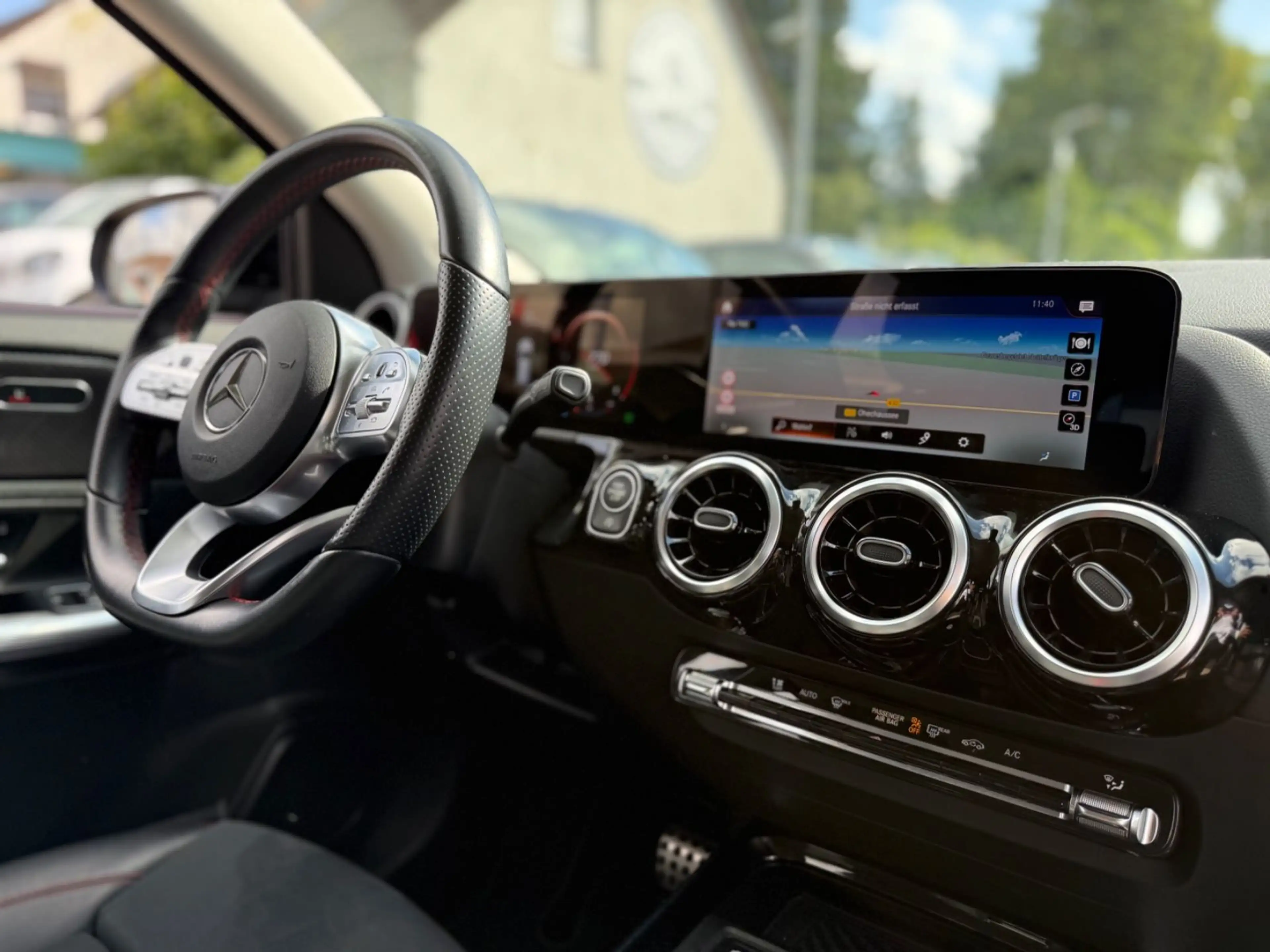 Mercedes-Benz GLA 200 d*AMG-LINE*1.HAND*MBUX*NAVI*KAMERA* — photo 13