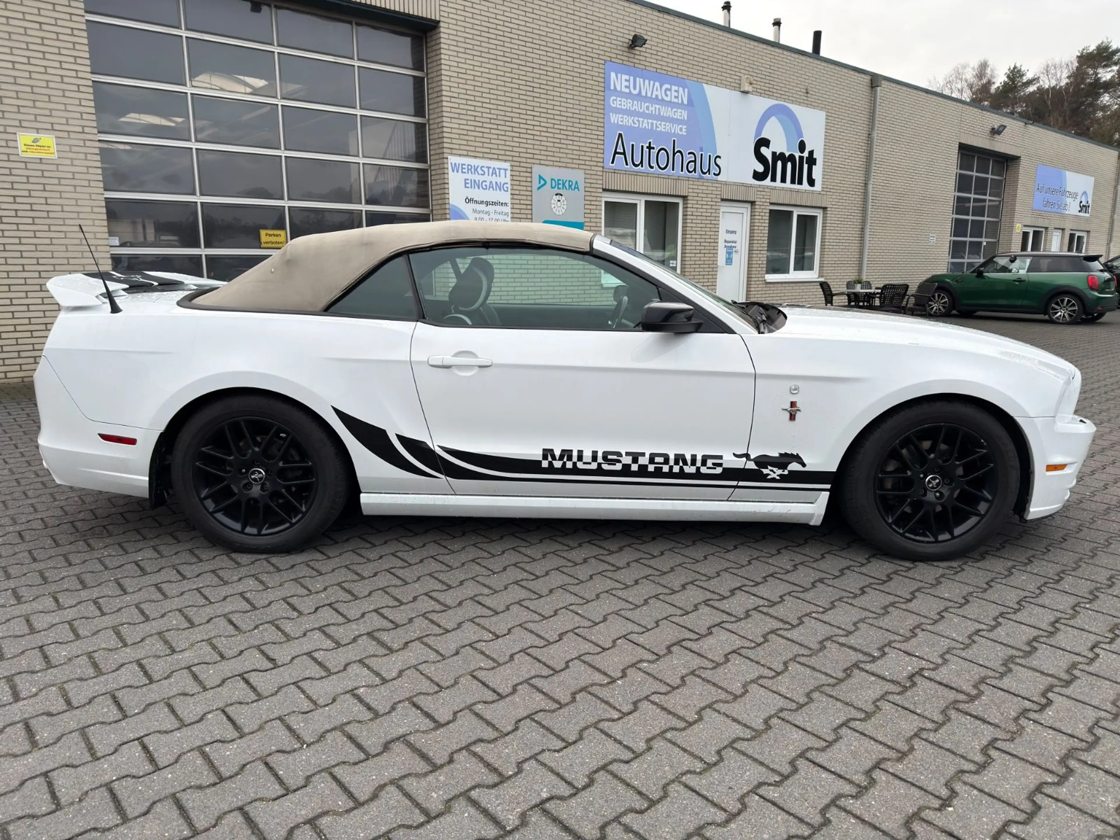 Ford Mustang Cabrio 3.7 V6 *Leder*Xenon*DAB+ — photo 7