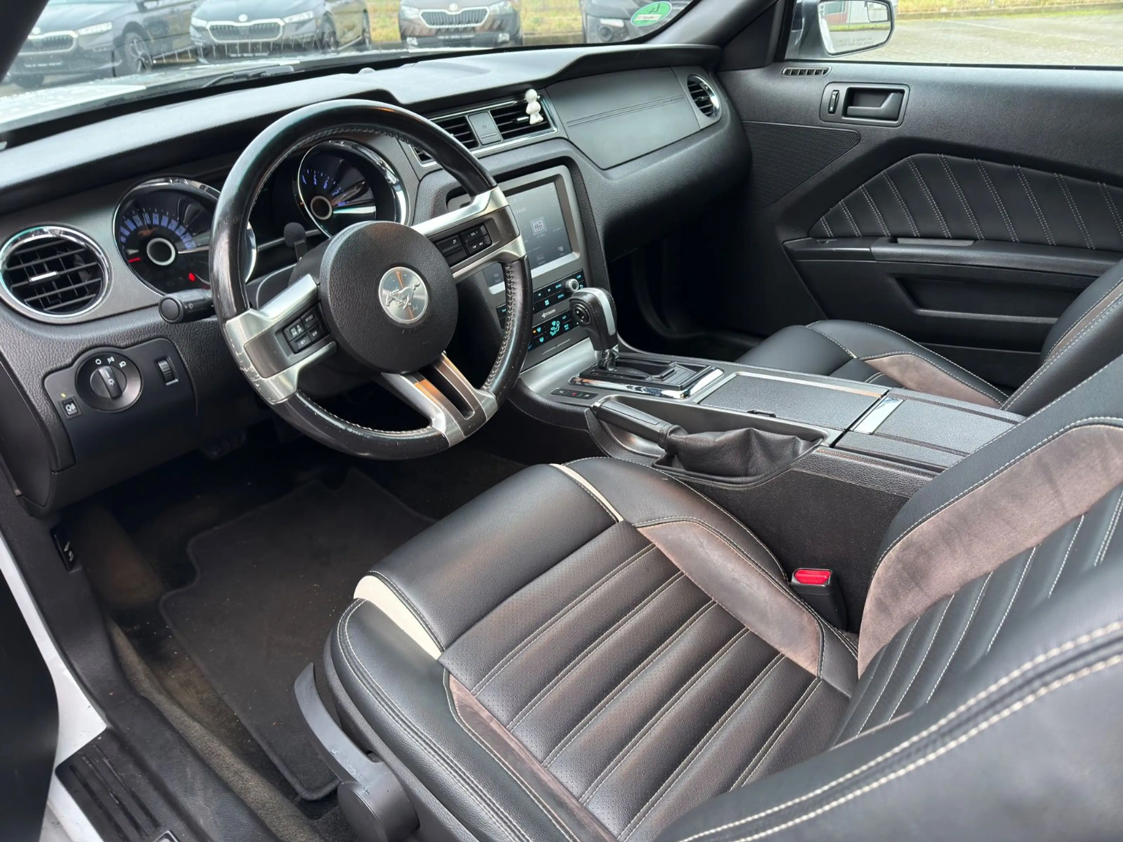 Ford Mustang Cabrio 3.7 V6 *Leder*Xenon*DAB+ — photo 8