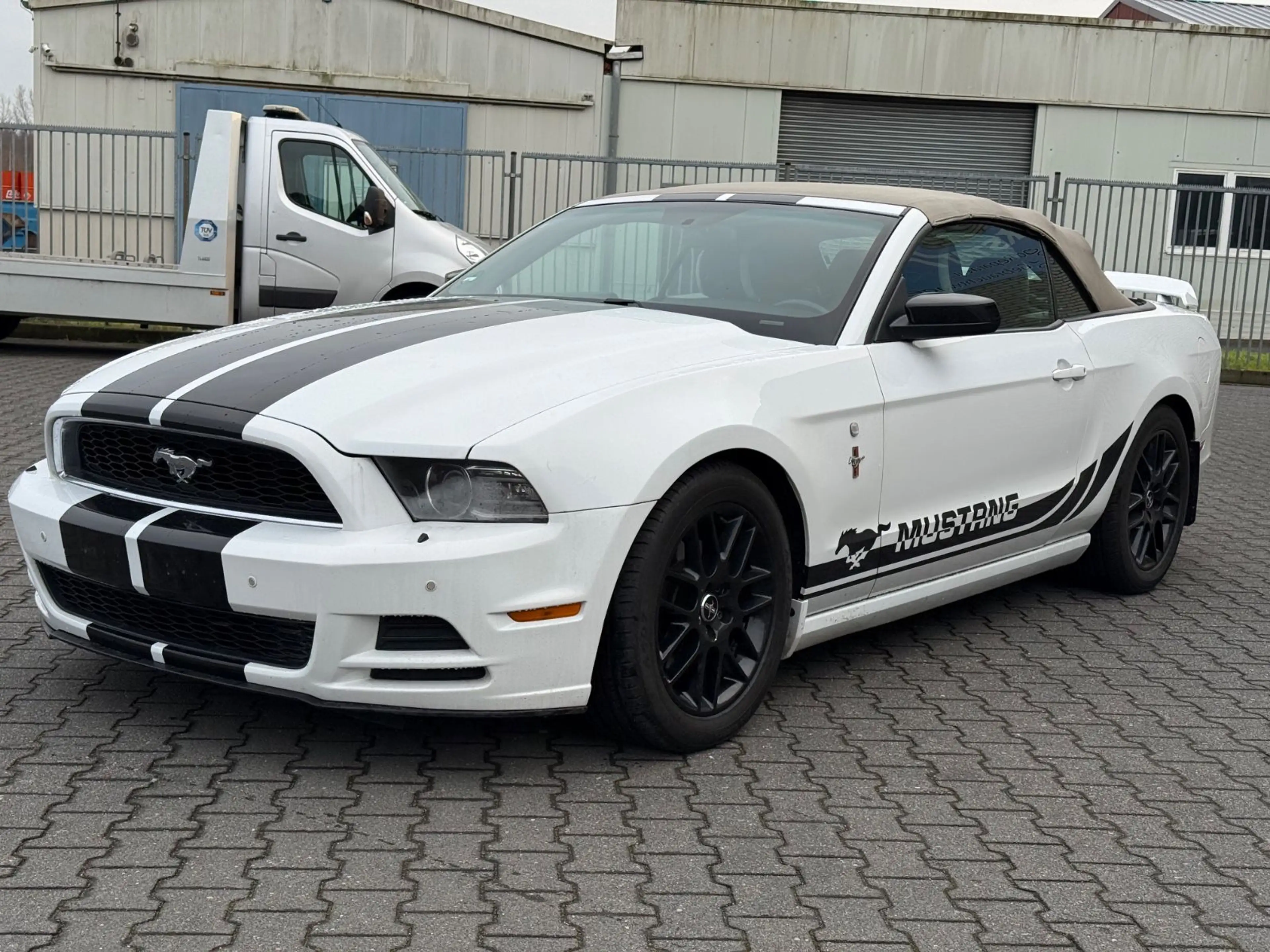 Ford Mustang Cabrio 3.7 V6 *Leder*Xenon*DAB+ — photo 3