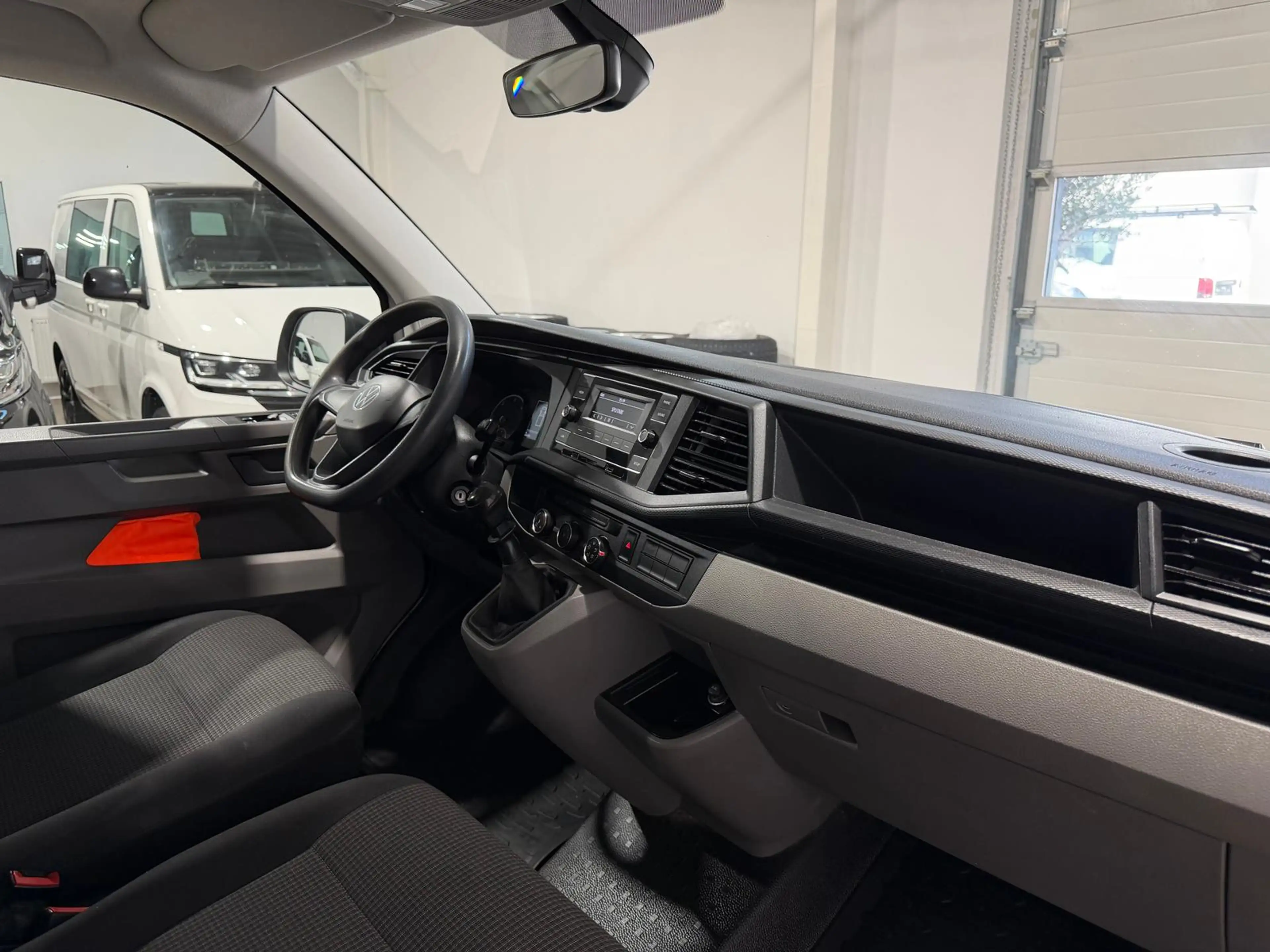 Volkswagen T6.1 Transporter T6.1 Pritsche-Einzelkabine,lang,Klima,Radio — photo 7