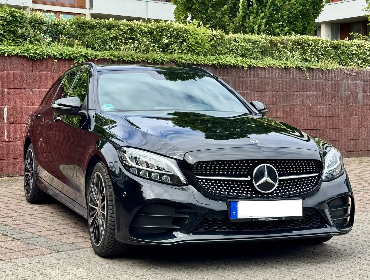 Mercedes-Benz C 300 d T 4Matic 9G-TRONIC Exclusive/Panorama Noir - 1