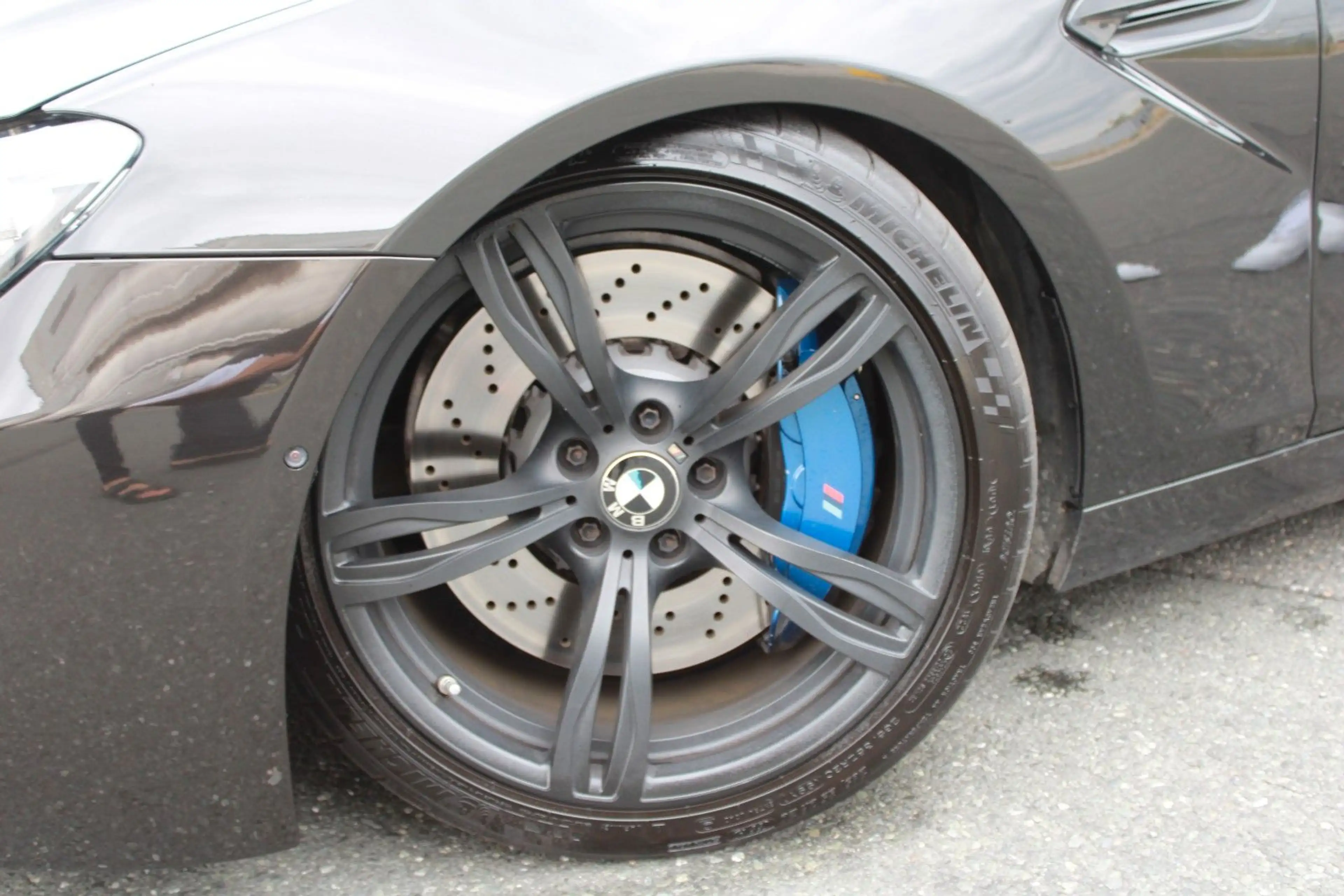 BMW M6 Coupe DT-Fzg Individual B&O Carbon LED — photo 11