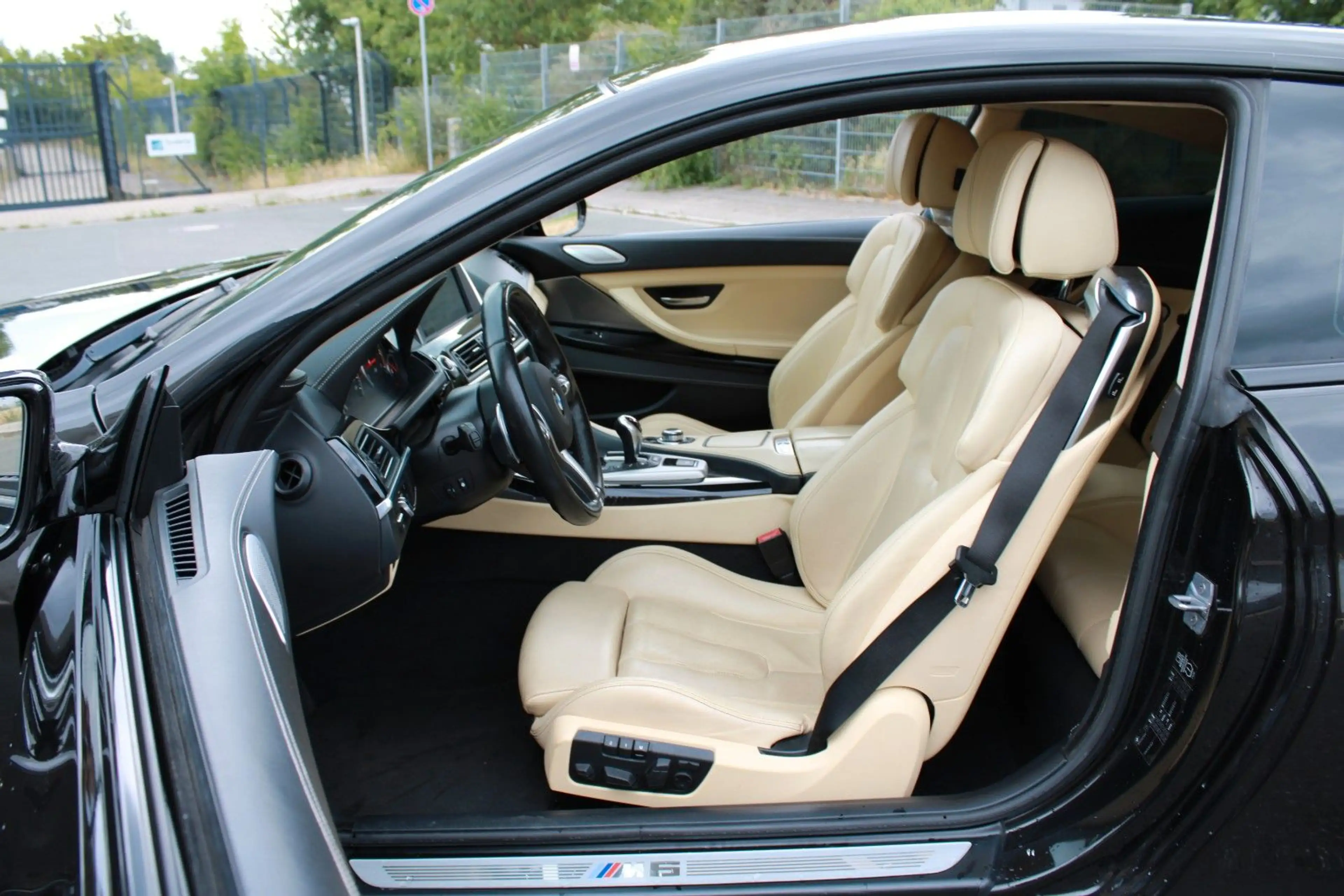 BMW M6 Coupe DT-Fzg Individual B&O Carbon LED — photo 12
