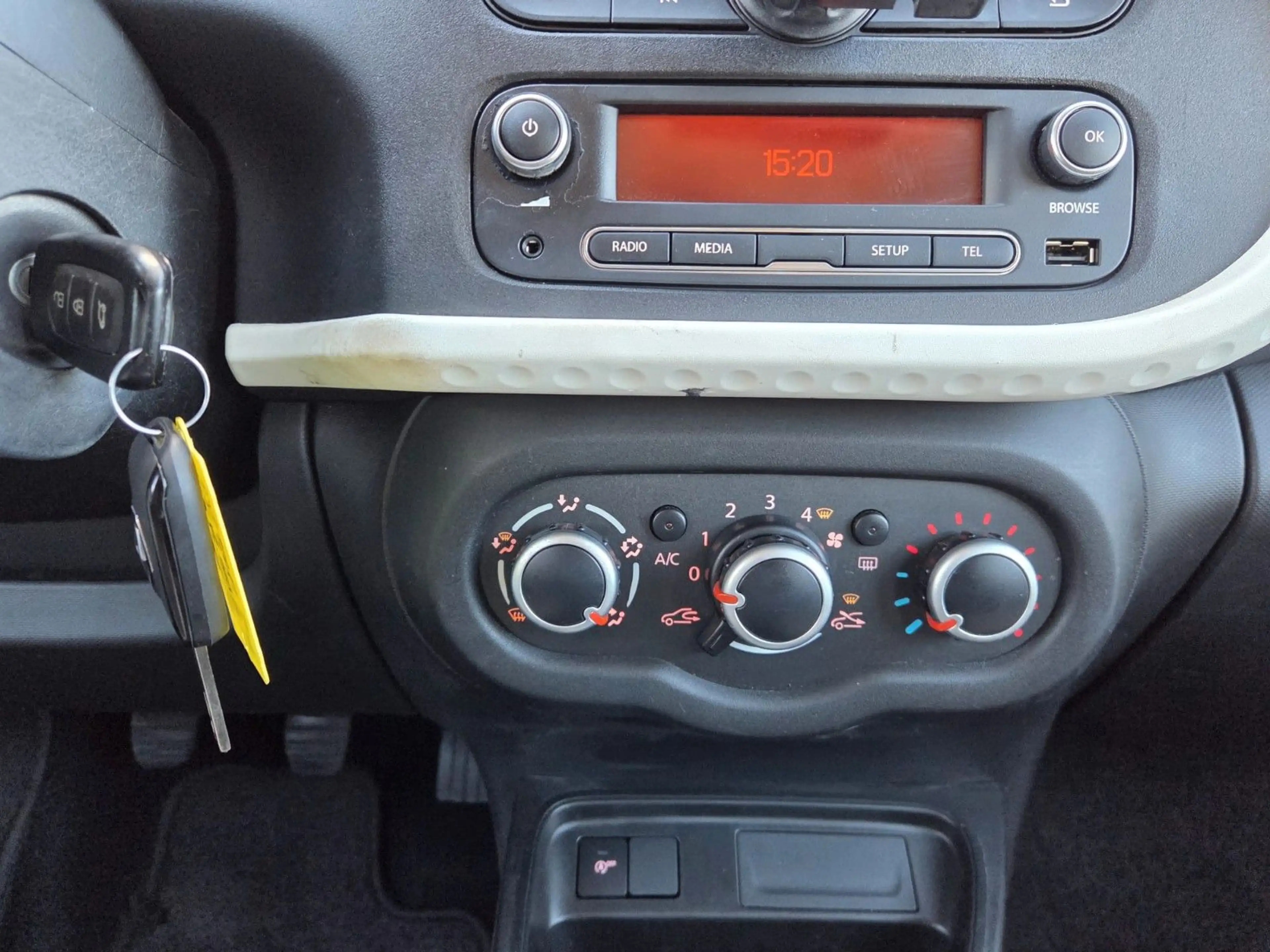 Renault Twingo Limited 1.0 /TEMPOMAT/KLIMAANLAGE — photo 9