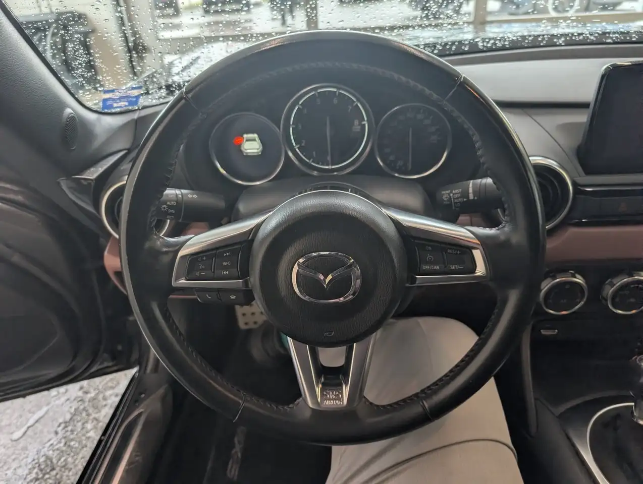 Mazda MX-5 Miata снимка Mazda MX-5 Miata