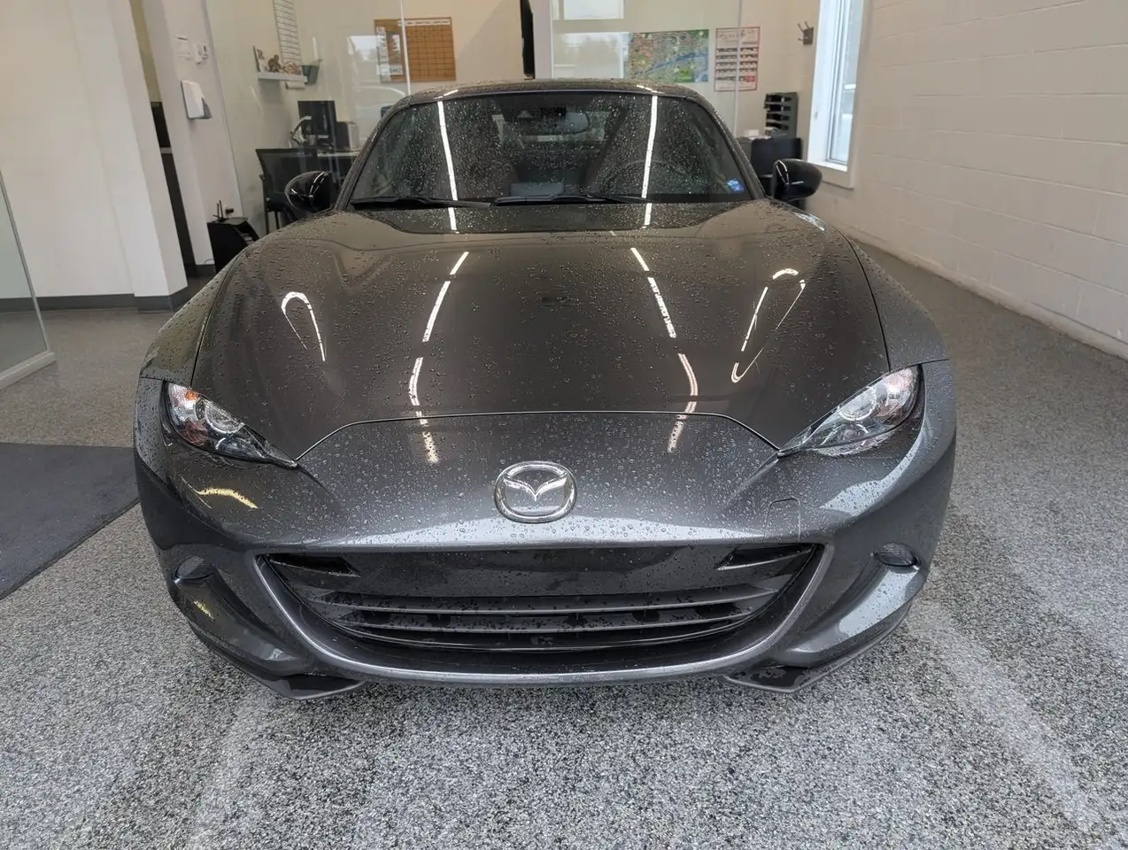 Mazda MX-5 Miata снимка Mazda MX-5 Miata