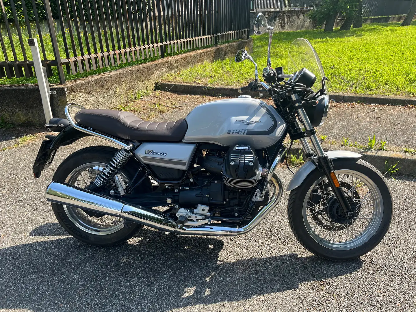 Moto Guzzi V 7 Special Argent - 1