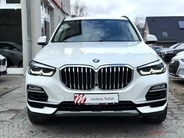 BMW X5 view 3