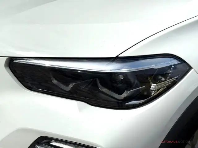 BMW X5 view 11