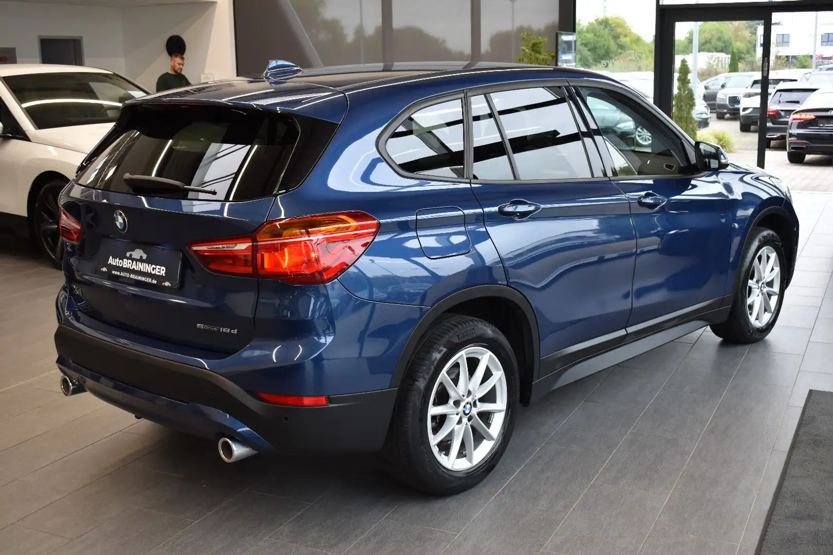 BMW X1 sDrive18d Automatik Navi3D~RFKamera~AHK Blau - 2