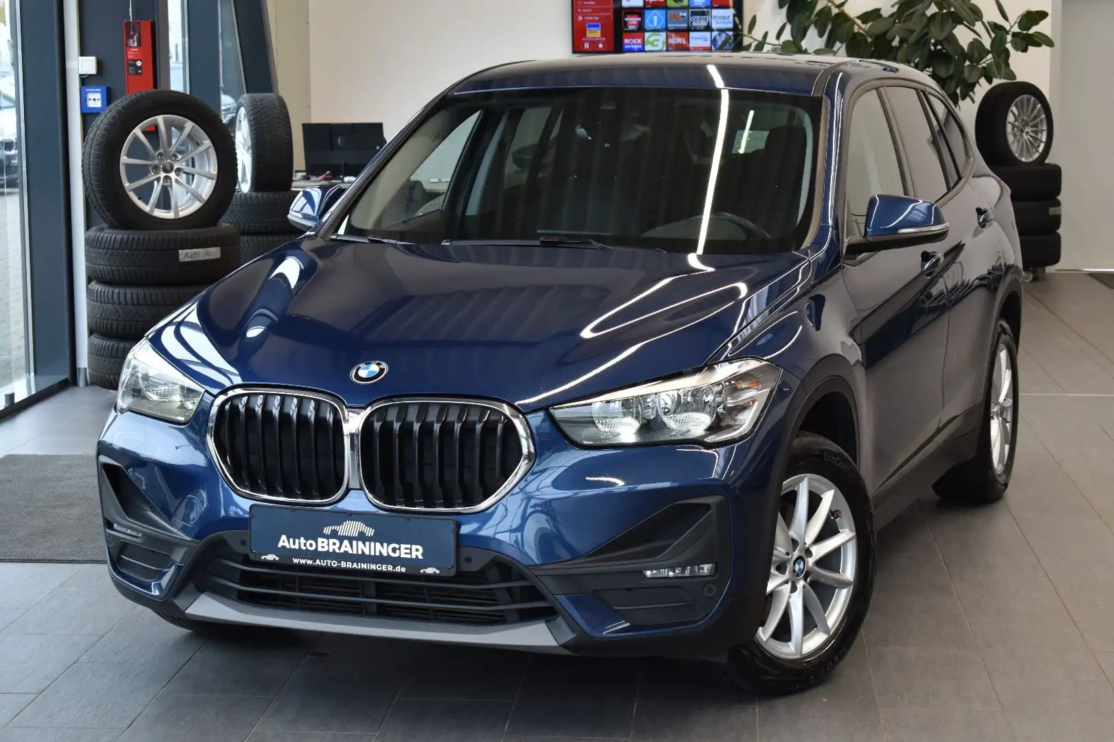 BMW X1 sDrive18d Automatik Navi3D~RFKamera~AHK Blau - 1