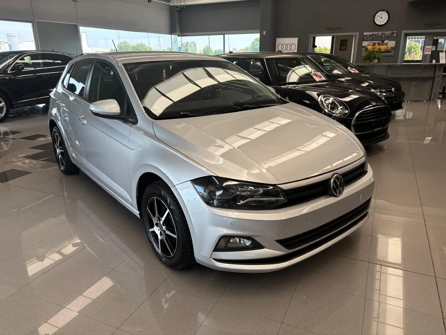 Volkswagen Polo 5p 1.0 tsi Comfortline 95cv X NEOPATENTATI Argent - 2