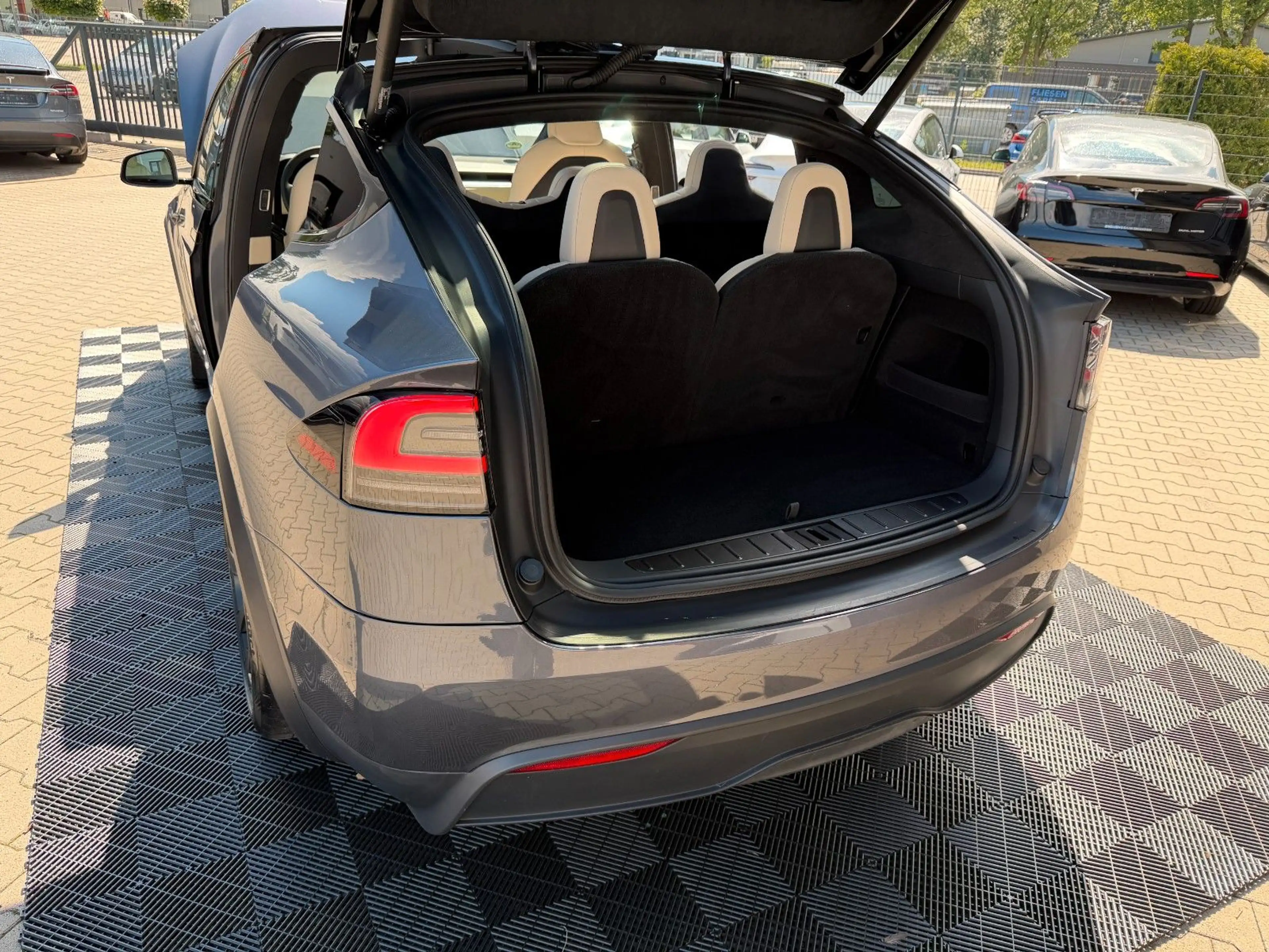 Tesla Model X MODEL X PALLADIUM |  HW 4 USS | 7 SEATER | — photo 9