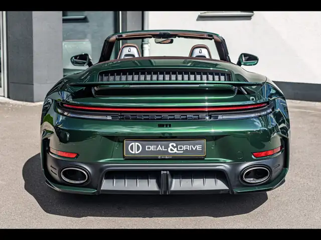 Porsche 911 view 4
