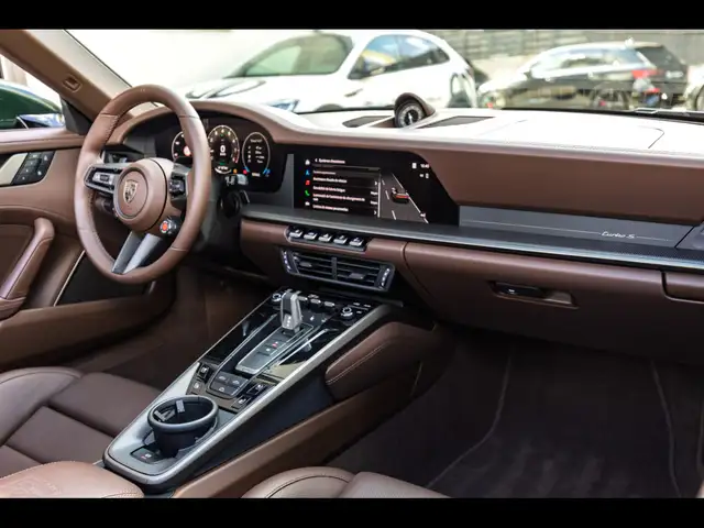 Porsche 911 view 13