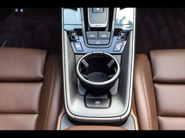 Porsche 911 view 12