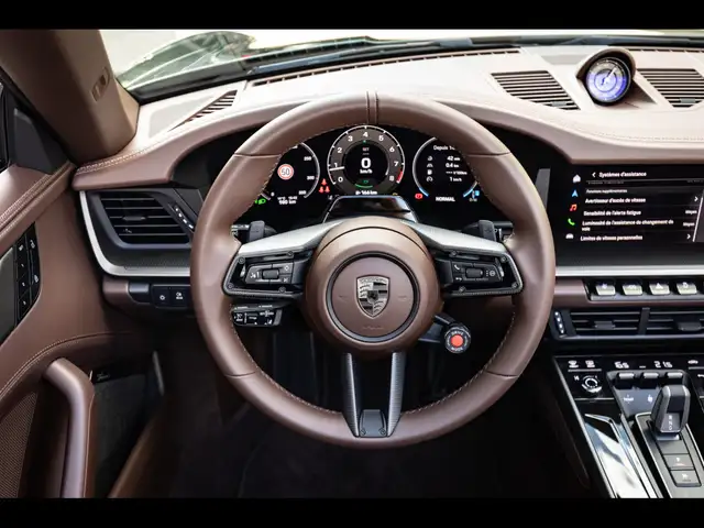 Porsche 911 view 11