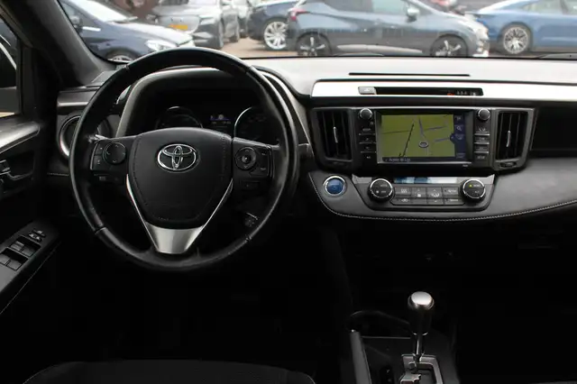 Toyota Rav4 view 6