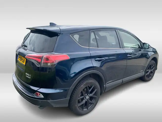 Toyota Rav4 view 3