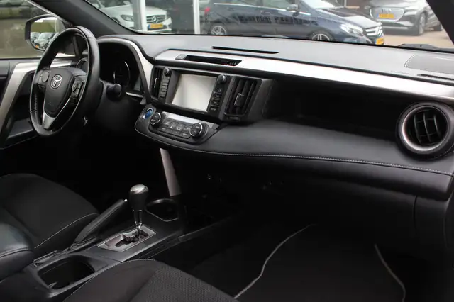 Toyota Rav4 view 7