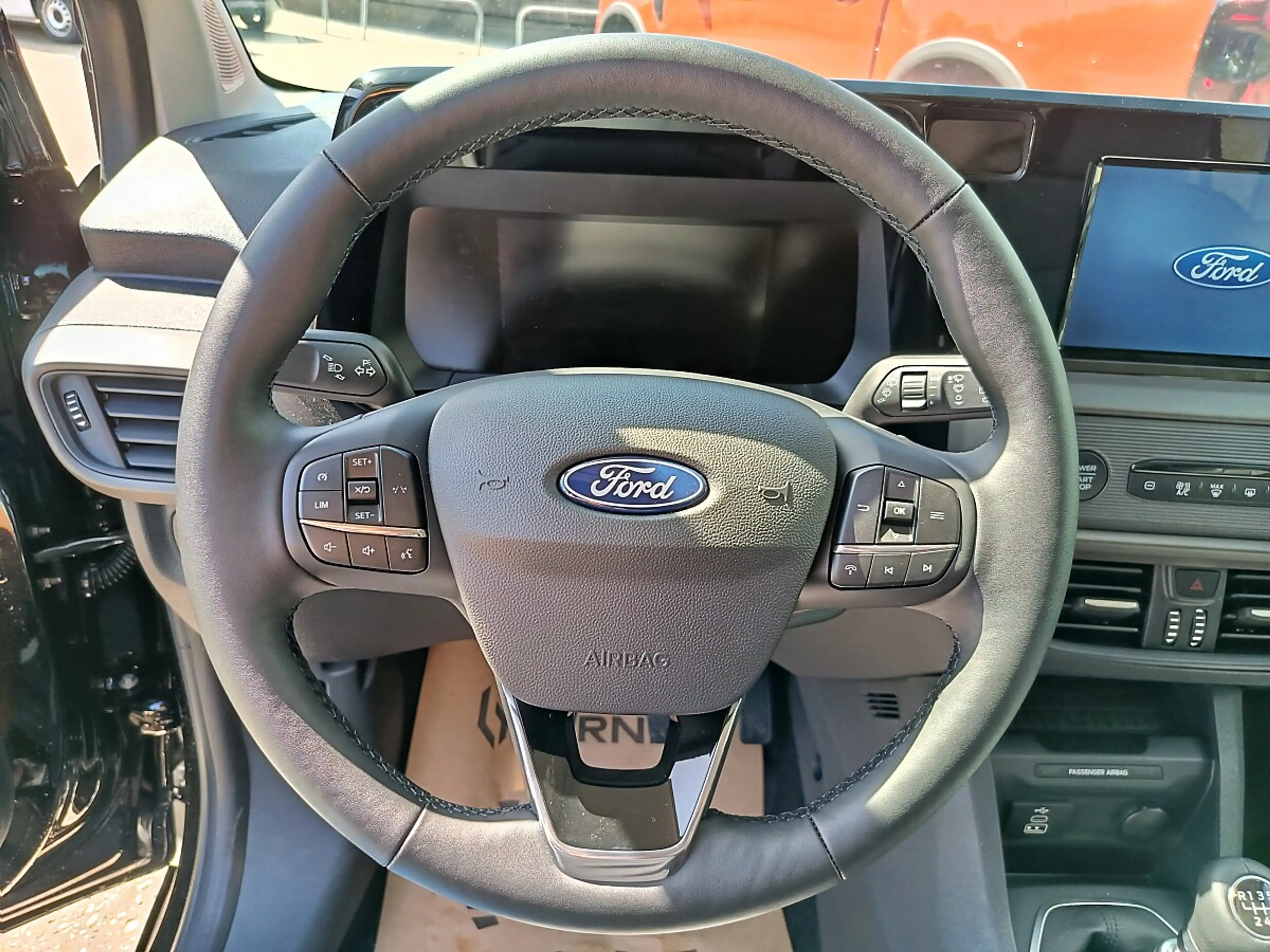 Ford Tourneo Courier 1,0 EcoBoost Titanium — photo 13