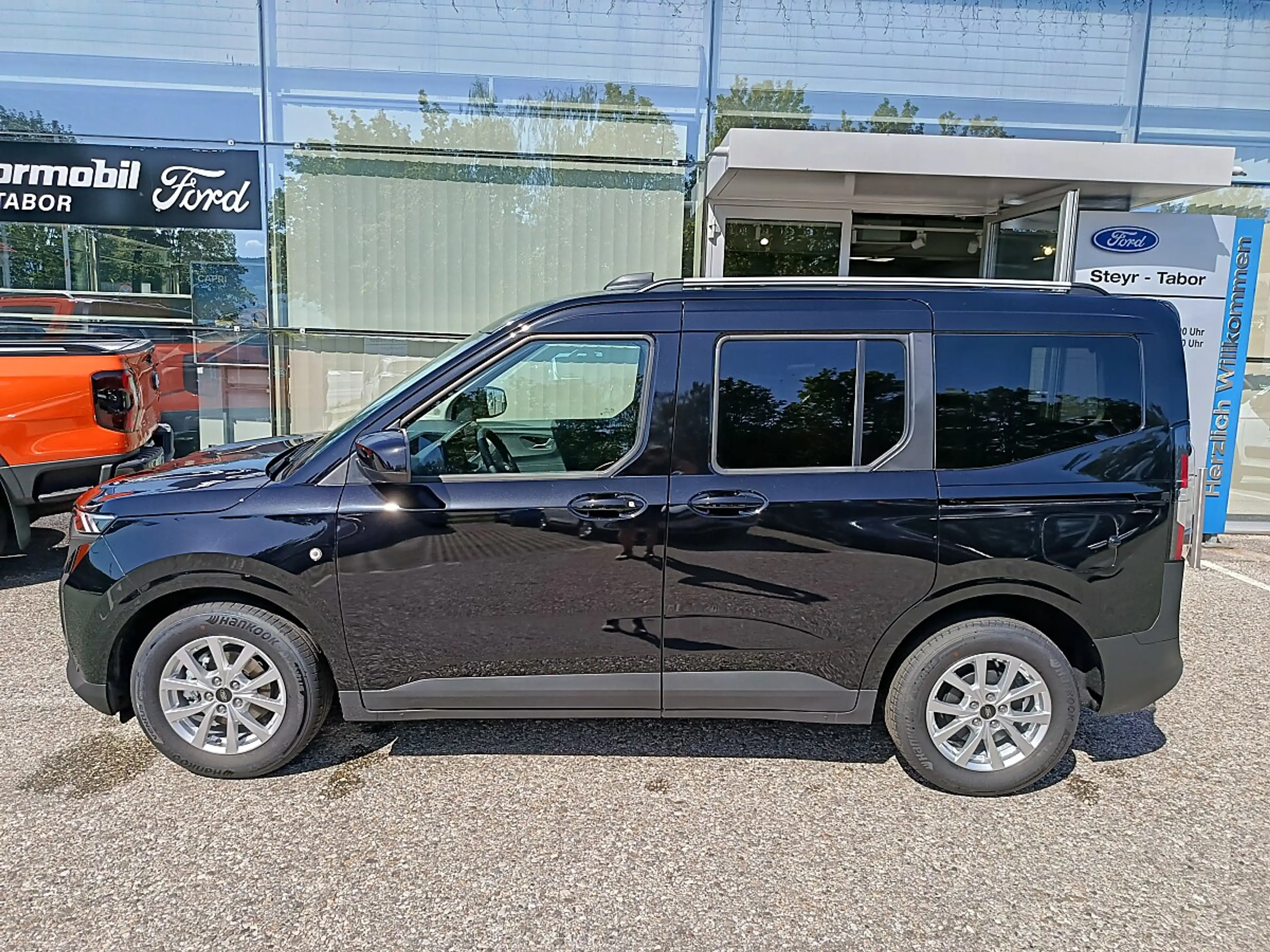 Ford Tourneo Courier 1,0 EcoBoost Titanium — photo 4