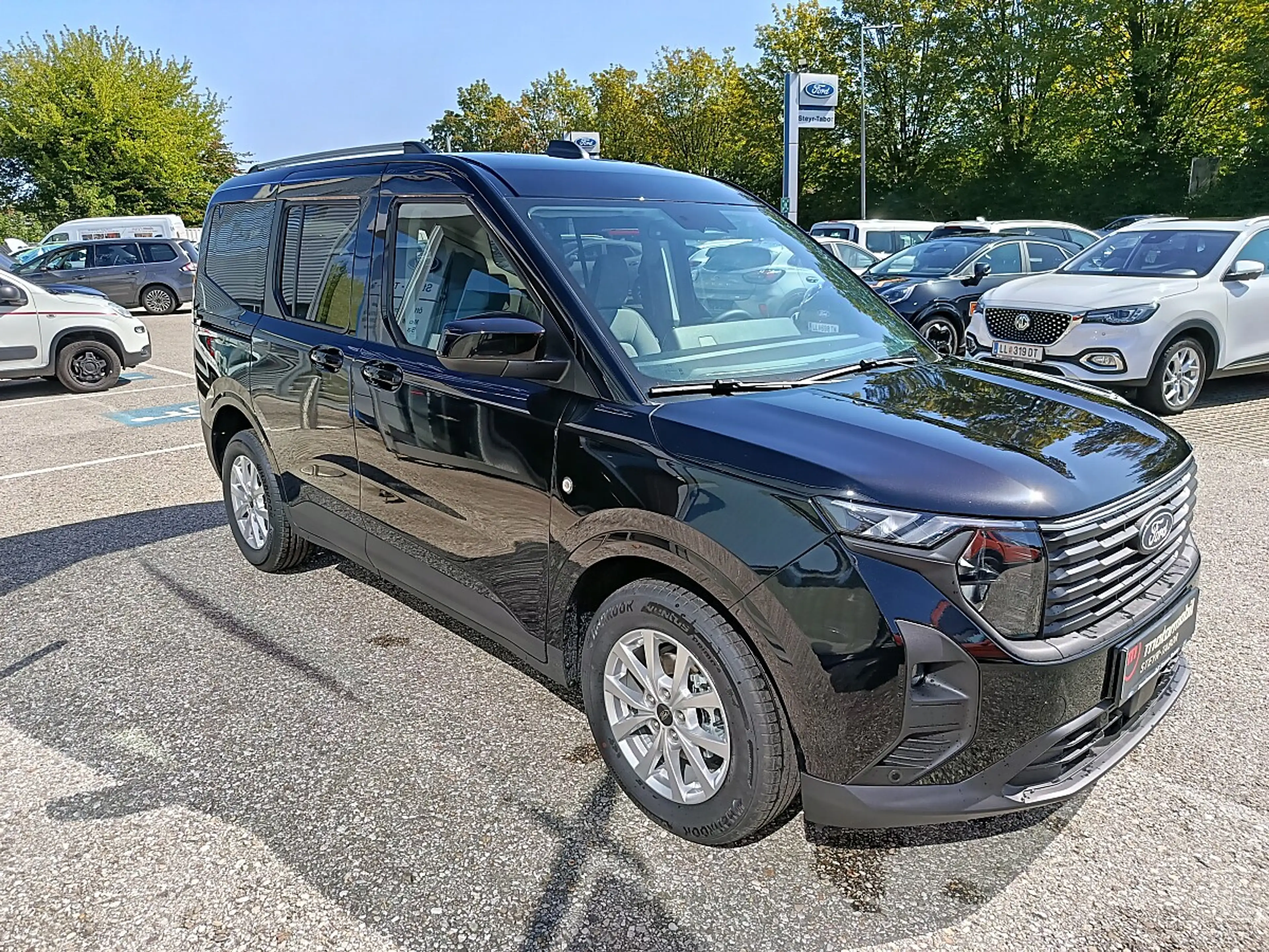 Ford Tourneo Courier 1,0 EcoBoost Titanium — photo 3