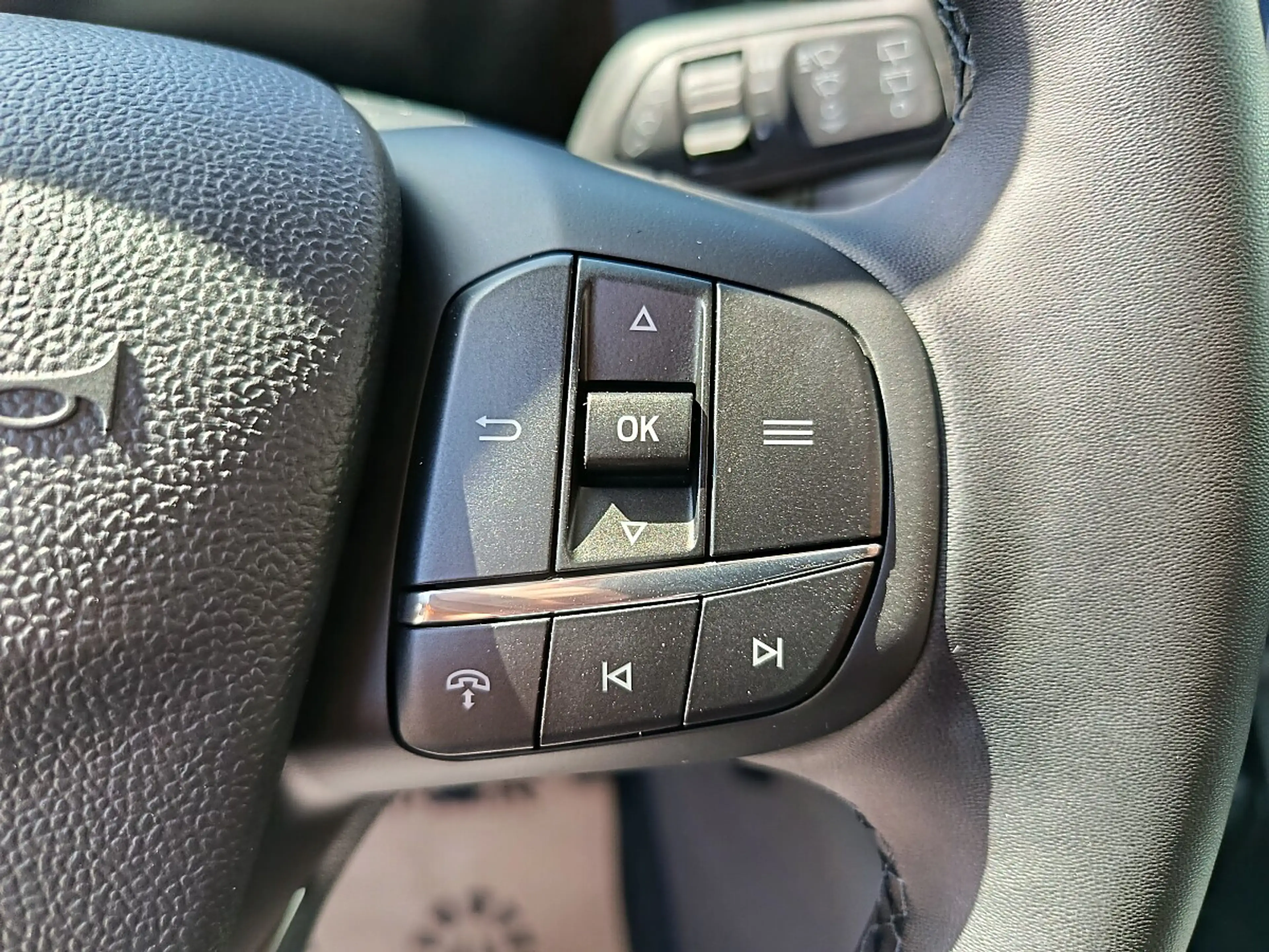 Ford Tourneo Courier 1,0 EcoBoost Titanium — photo 15