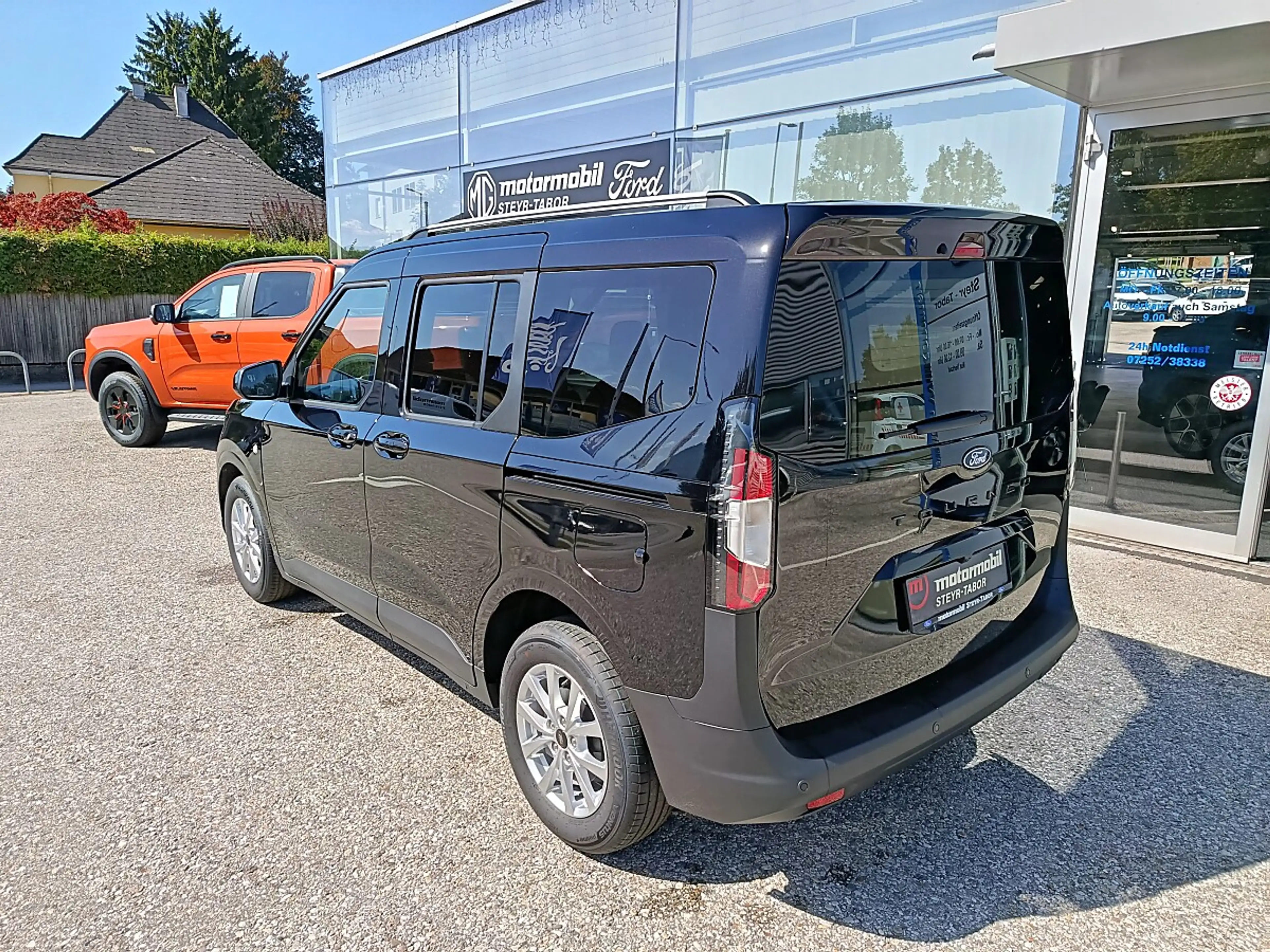 Ford Tourneo Courier 1,0 EcoBoost Titanium — photo 5