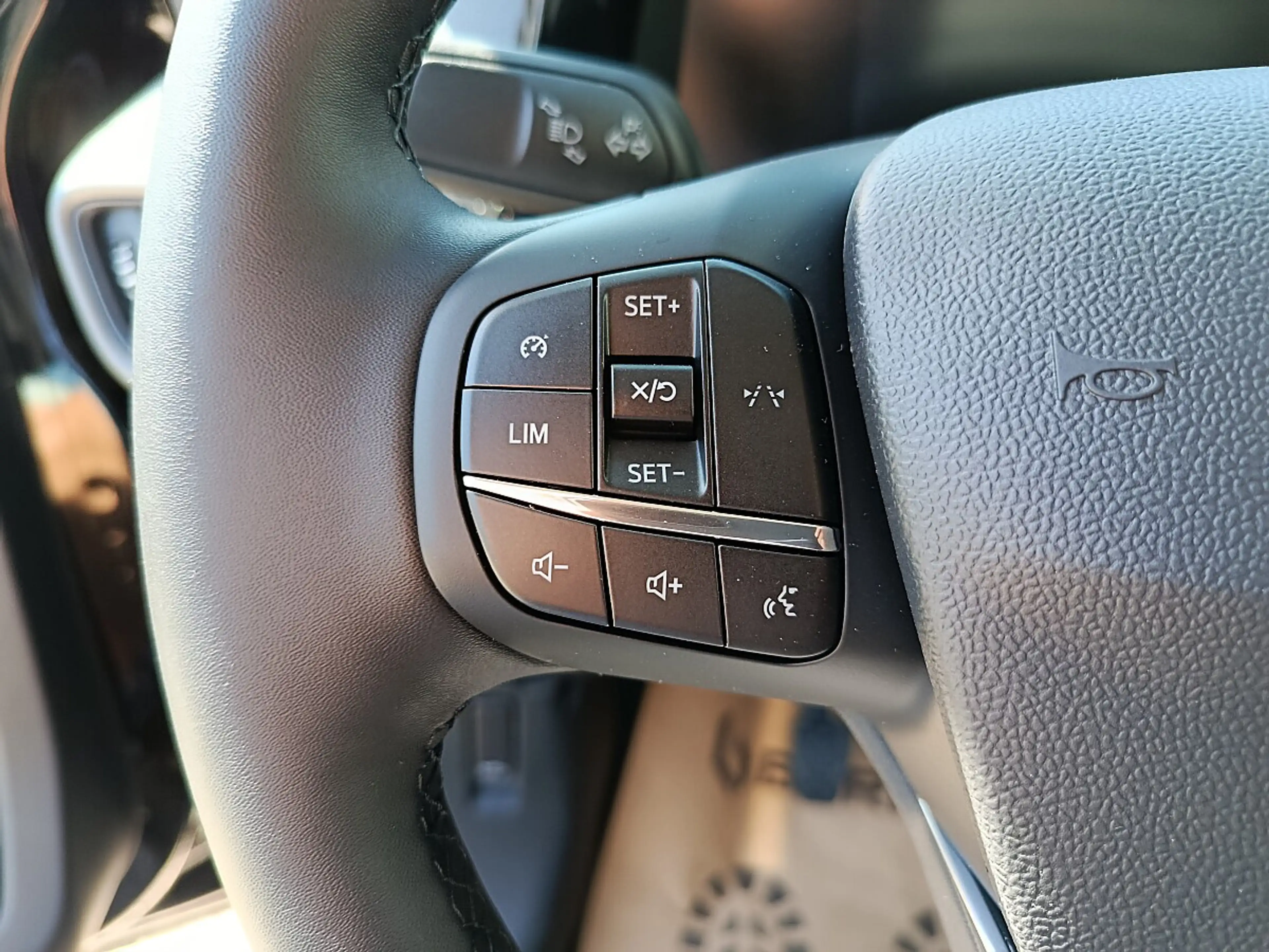 Ford Tourneo Courier 1,0 EcoBoost Titanium — photo 14