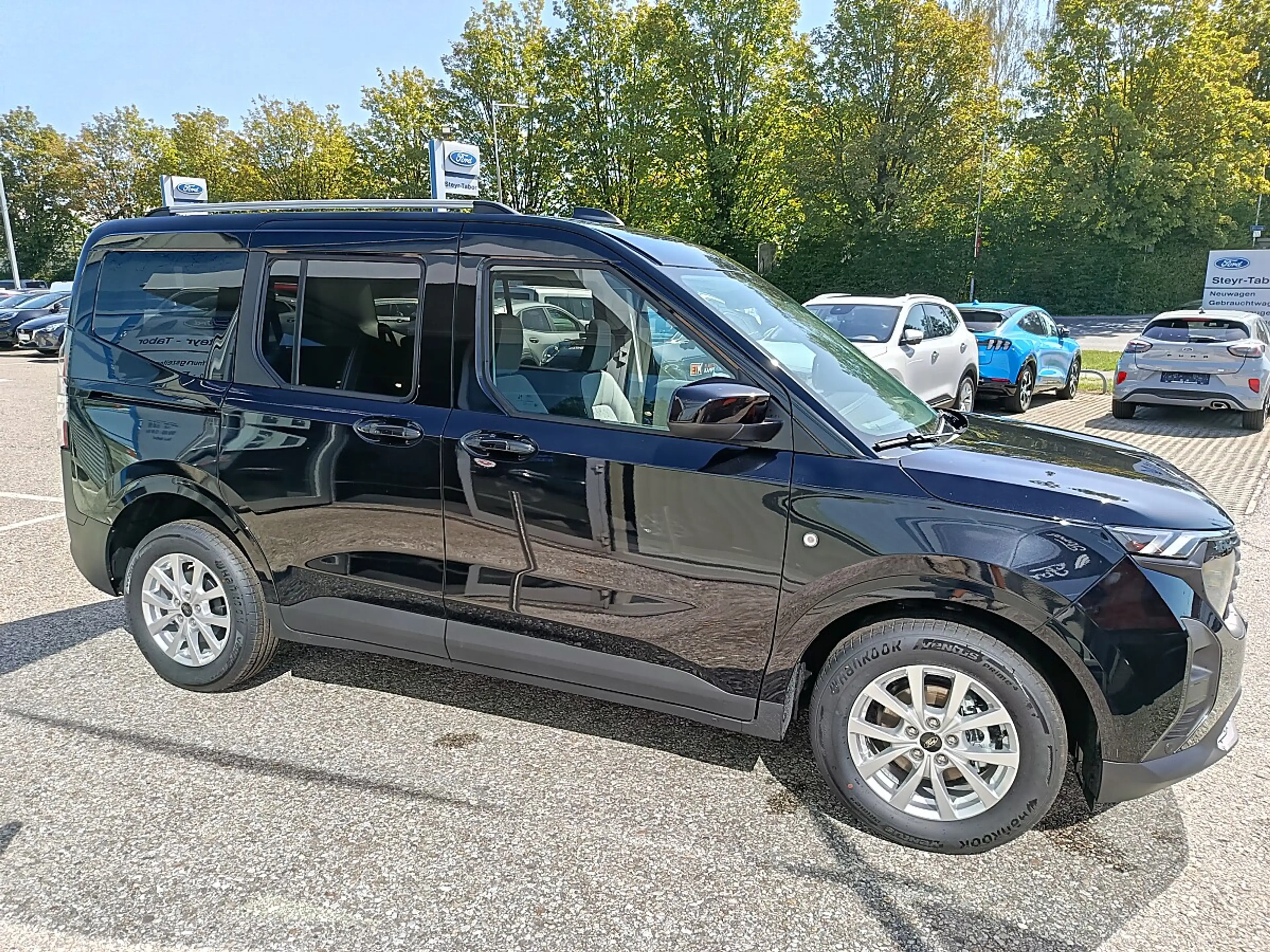Ford Tourneo Courier 1,0 EcoBoost Titanium — photo 8