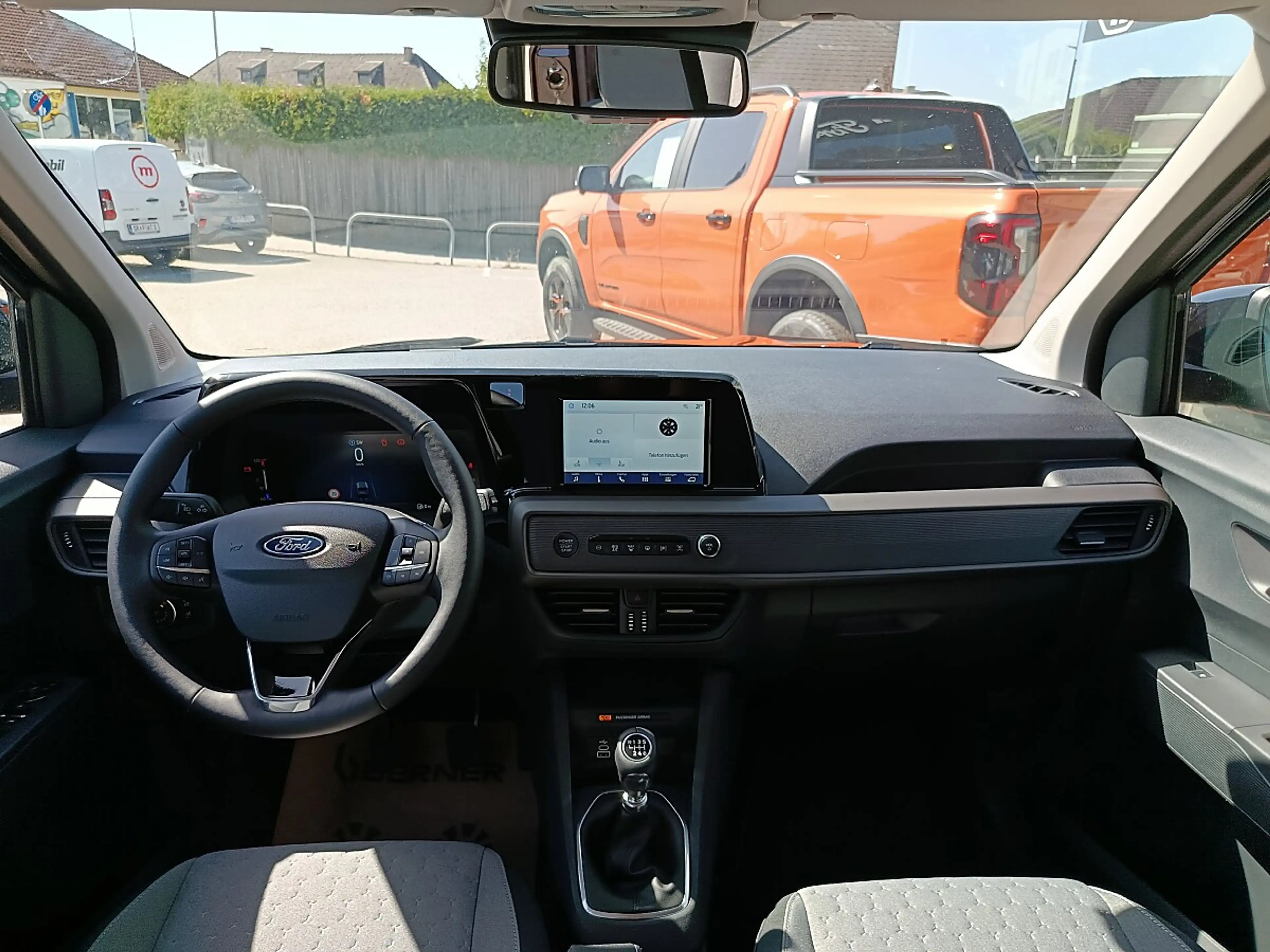 Ford Tourneo Courier 1,0 EcoBoost Titanium — photo 12