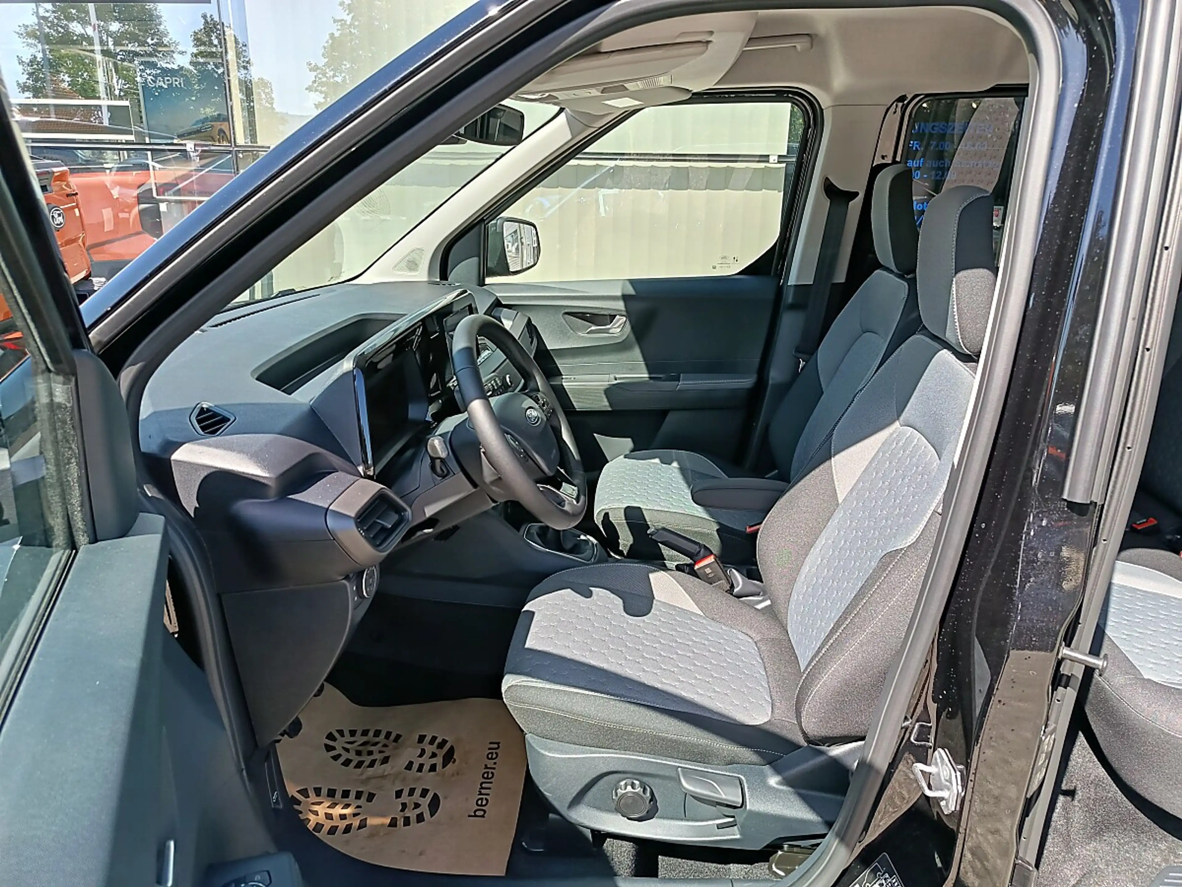 Ford Tourneo Courier 1,0 EcoBoost Titanium — photo 10