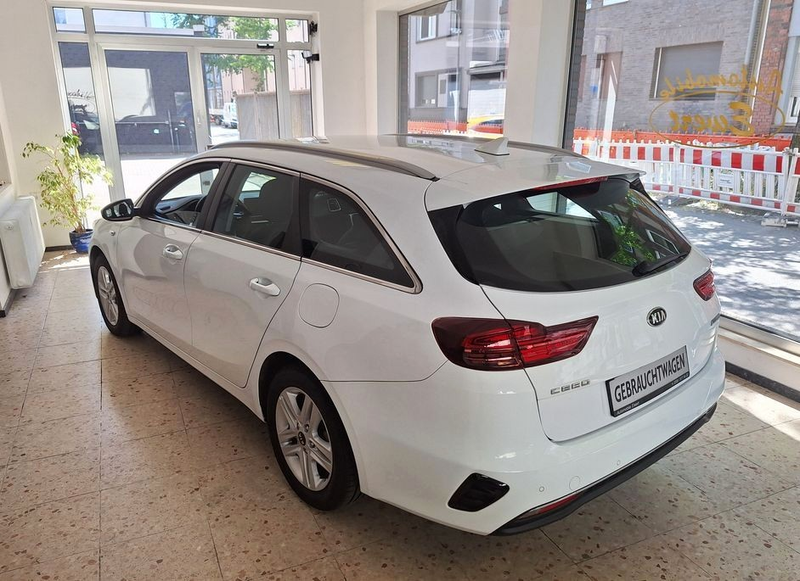 Kia Ceed / cee'd Hybrid Vision 1.Hand Navi Kamera DAB Scheckheft — photo 2