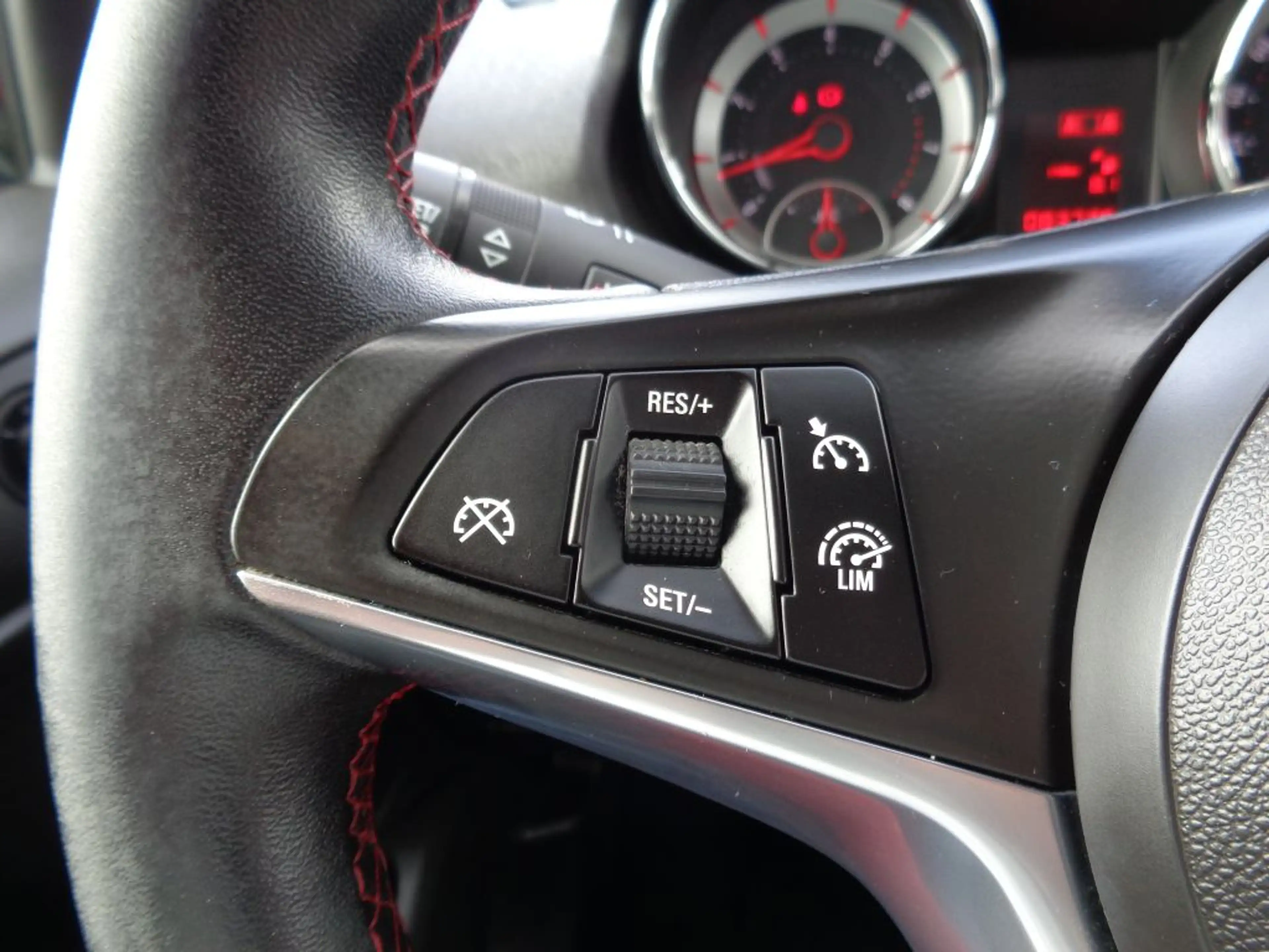Opel Adam 1.4 Jam — photo 12