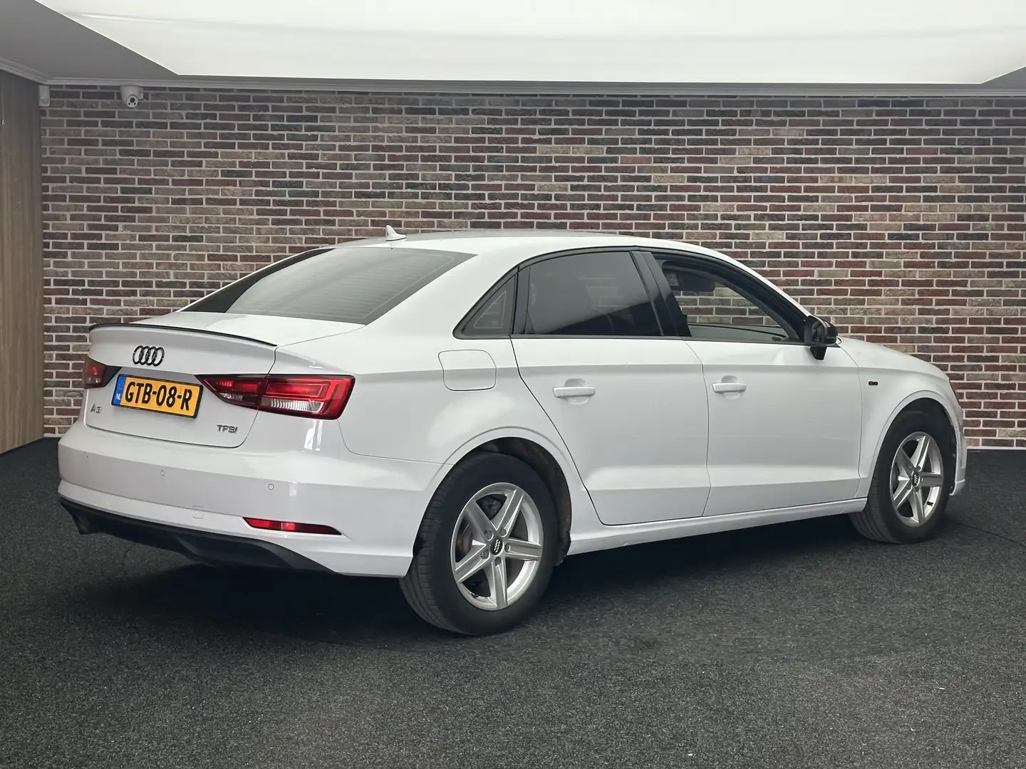 Audi A3 Limousine 1.0TFSI S-line Xenon Navi Spoiler Bílá - 2