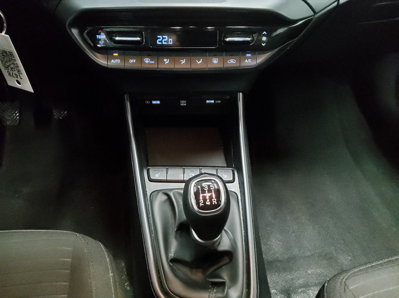 Hyundai i20 1.2 RfK PDC Shz BT DAB — photo 6