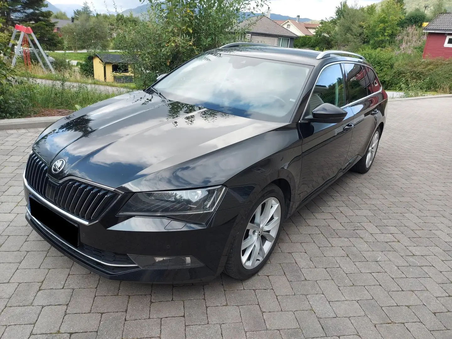 Skoda Superb Superb Combi 2.0 TDI DSG Ambition Schwarz - 1