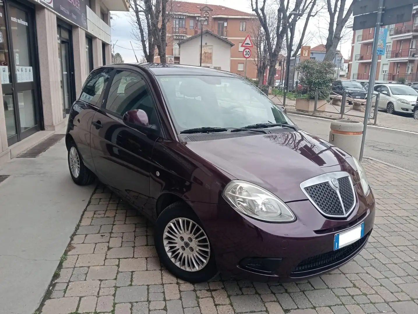 Lancia Ypsilon 1.2 8v 60 CV Lilla - 1