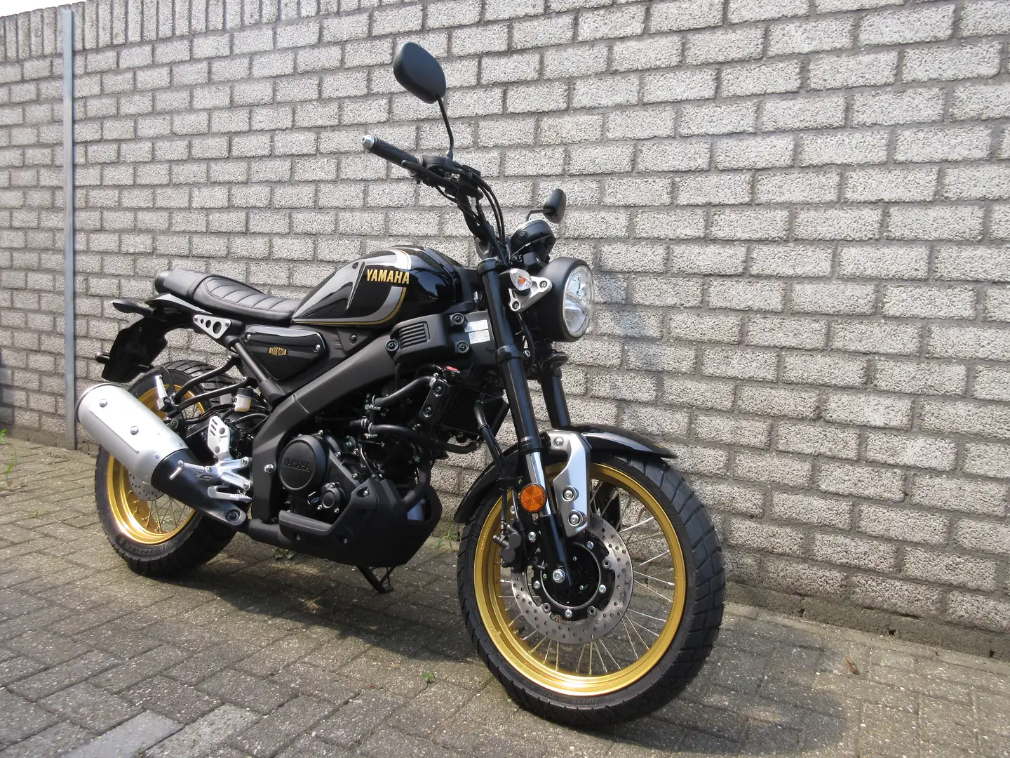 Yamaha XSR 125 LEGACY Zwart - 2